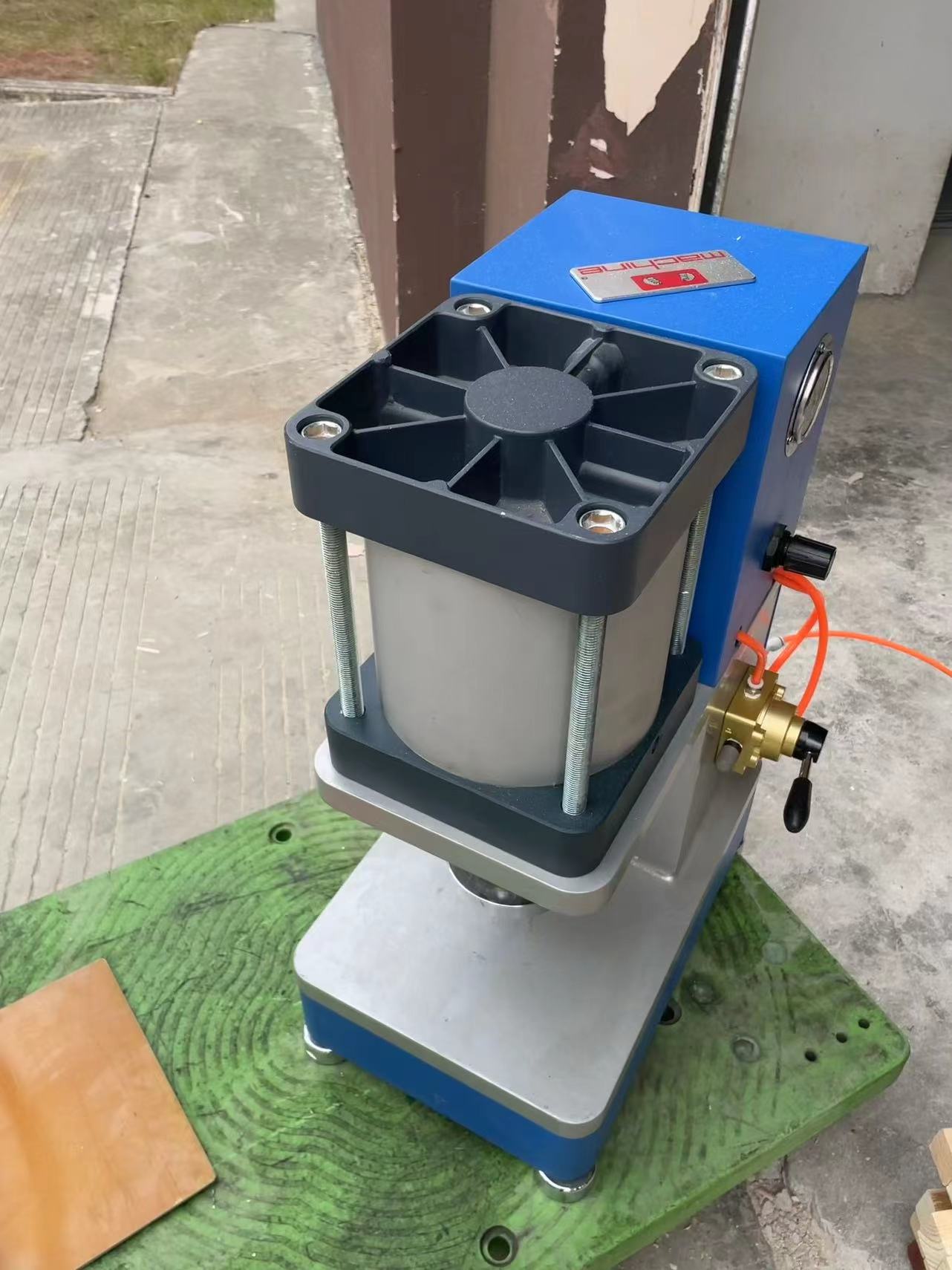 江蘇摩信氣動沖片機(jī)順利通過煙臺客戶驗收